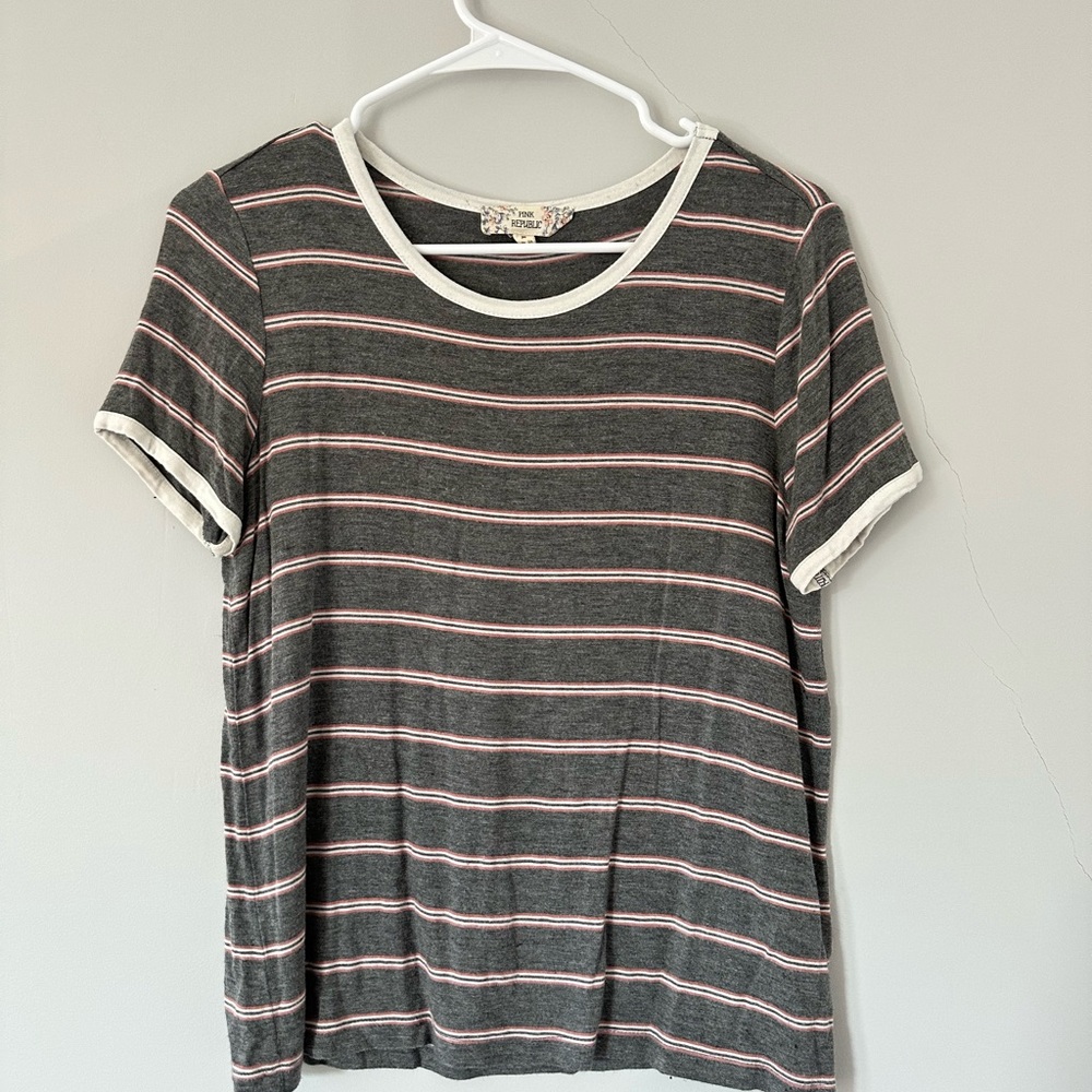 Pink Republic Gray and White Short Sleeve T-Shirt